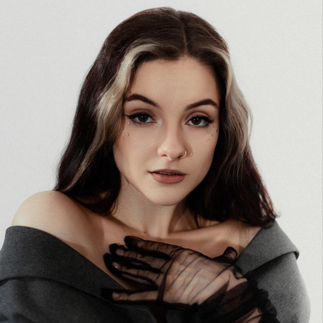 DARYA VINS