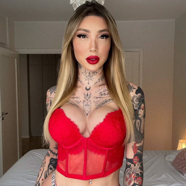 Yalangoch, gozal etuk ayollarning videolari Har qanday narsaga tayyor seksual eshak