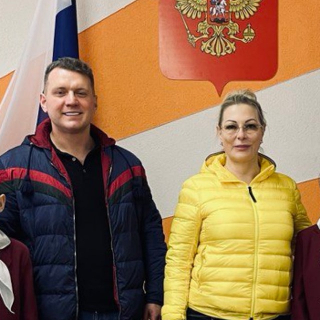 Катя Хмельникер. На связи.