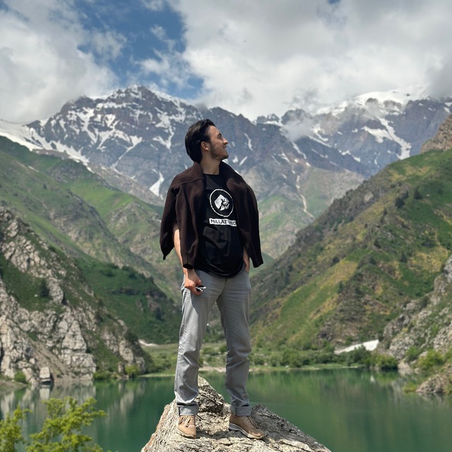 Mushuk mol-kol oqadi Xotinning mushukining shaxsiy pornosi