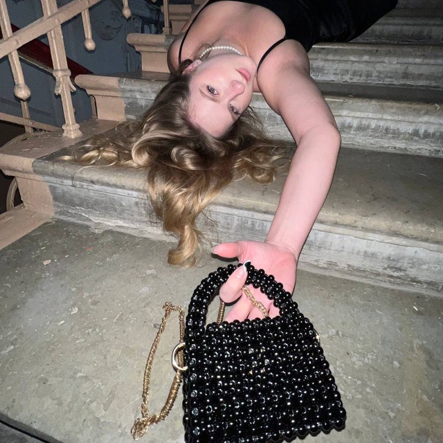 Lele.sh | young бизнесвумен