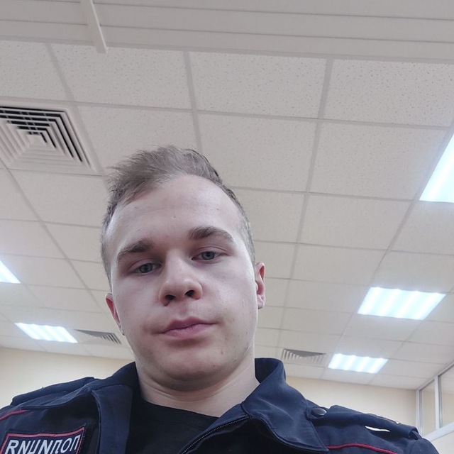 Сын маминой подруги?