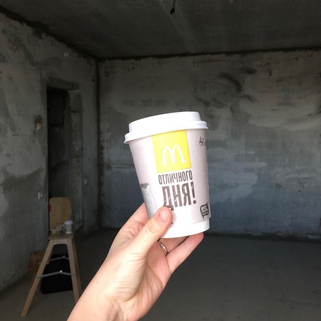 Настя печатает...